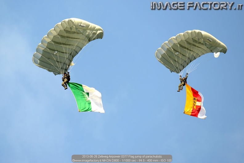 2013-06-28 Zeltweg Airpower 0377 Flag jump of parachutists.jpg